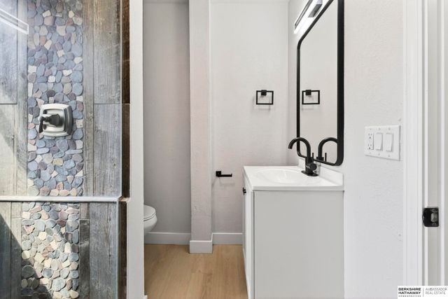 6772 Bedford Avenue, Omaha, NE 68104