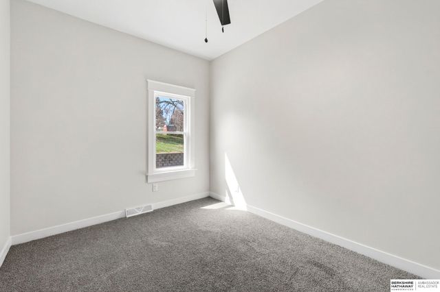 6772 Bedford Avenue, Omaha, NE 68104