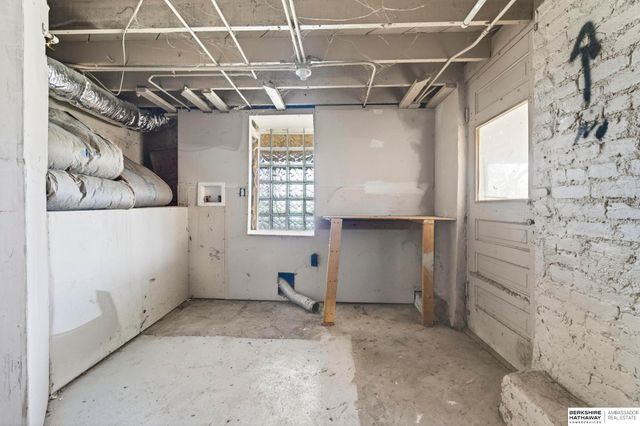 6772 Bedford Avenue, Omaha, NE 68104