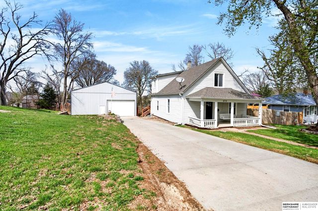 6772 Bedford Avenue, Omaha, NE 68104