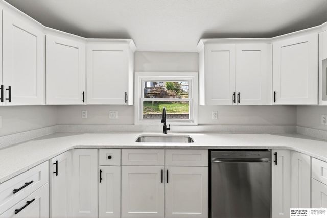 6772 Bedford Avenue, Omaha, NE 68104