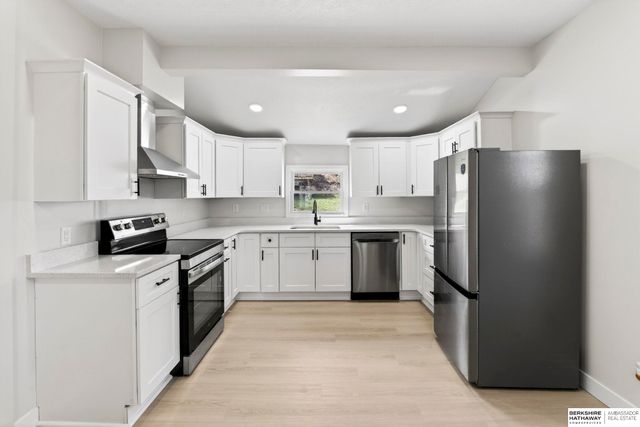 6772 Bedford Avenue, Omaha, NE 68104