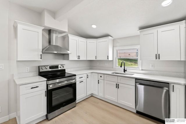 6772 Bedford Avenue, Omaha, NE 68104