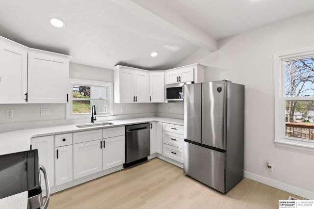 6772 Bedford Avenue, Omaha, NE 68104