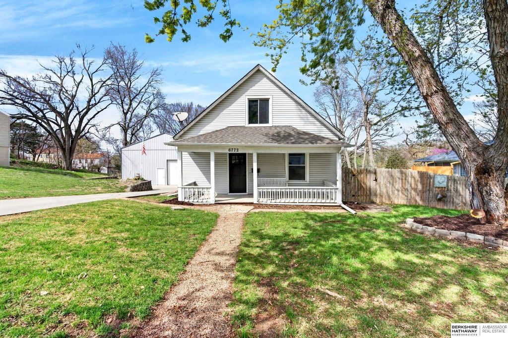 6772 Bedford Avenue, Omaha, NE 68104