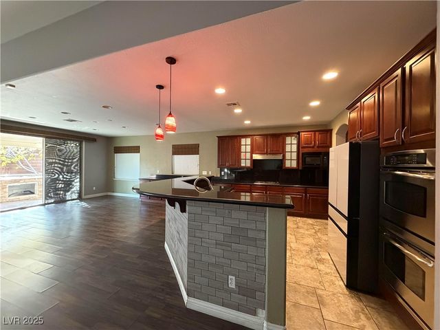 8315 CUPERTINO HEIGHTS Way, Las Vegas, NV 89178