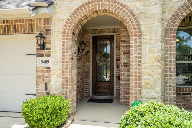 9409 Meadowpark Drive, Denton, TX 76226