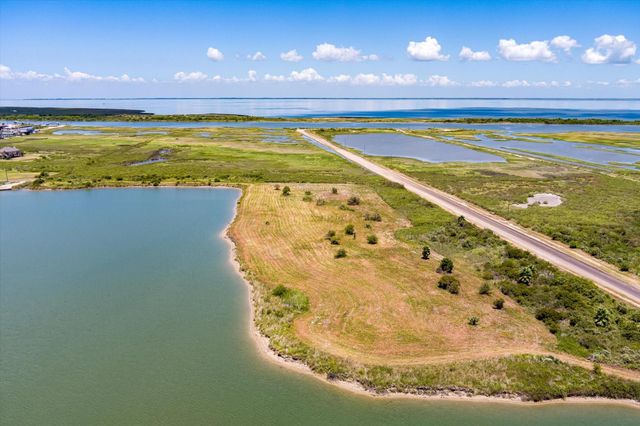 1105 Bobs Road, Crystal Beach, TX 77650