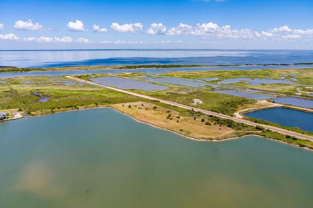 1105 Bobs Road, Crystal Beach, TX 77650