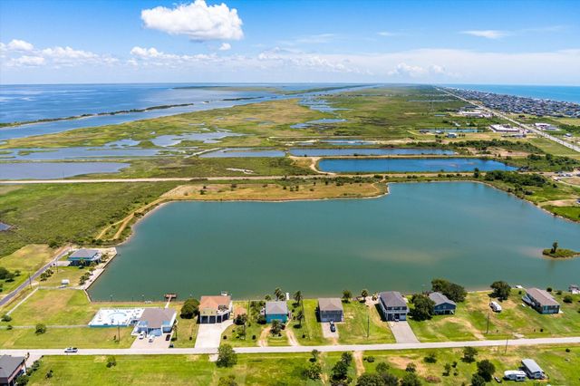 1105 Bobs Road, Crystal Beach, TX 77650