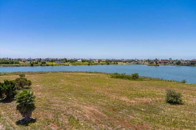 1105 Bobs Road, Crystal Beach, TX 77650