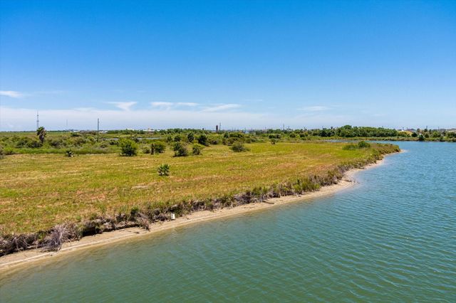 1105 Bobs Road, Crystal Beach, TX 77650