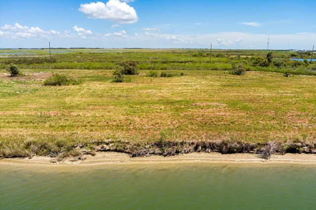 1105 Bobs Road, Crystal Beach, TX 77650