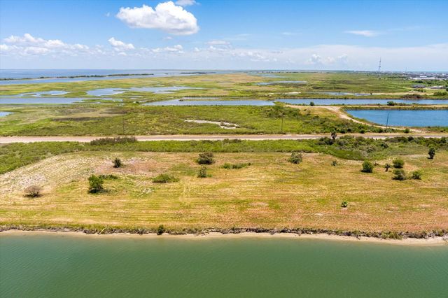 1105 Bobs Road, Crystal Beach, TX 77650