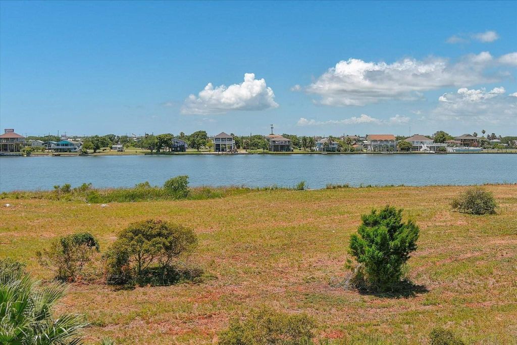 1105 Bobs Road, Crystal Beach, TX 77650