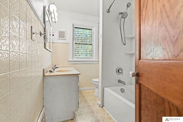 809 S 36th Street, Lincoln, NE 68510