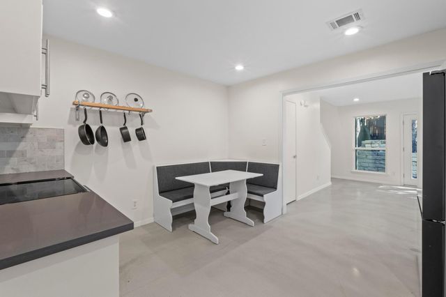 1245 Spyglass DR B, Austin, TX 78746