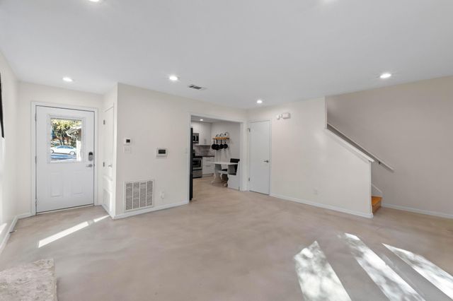 1245 Spyglass DR B, Austin, TX 78746