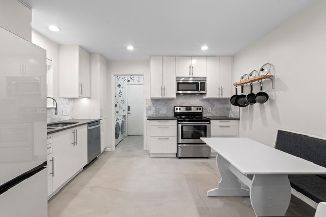 1245 Spyglass DR B, Austin, TX 78746