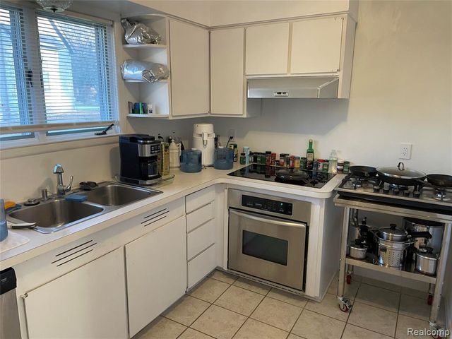 3443 Nichols Road, Auburn Hills, MI 48326