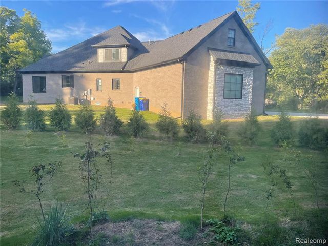 3443 Nichols Road, Auburn Hills, MI 48326
