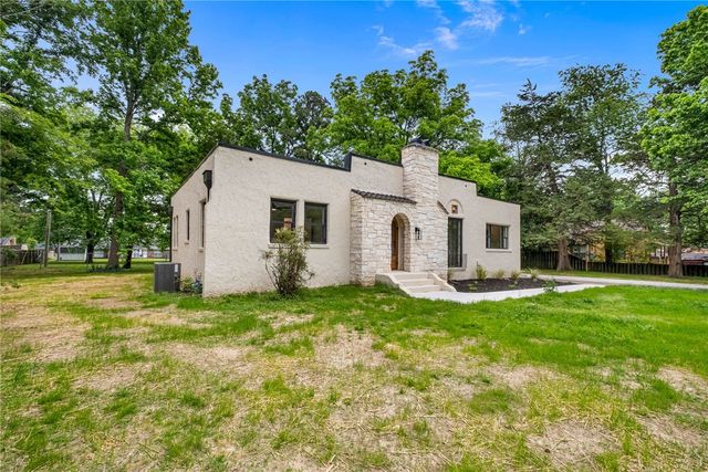1400 W Emma Avenue, Springdale, AR 72764