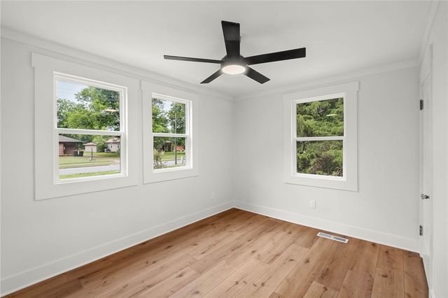 1400 W Emma Avenue, Springdale, AR 72764