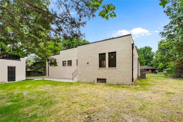 1400 W Emma Avenue, Springdale, AR 72764