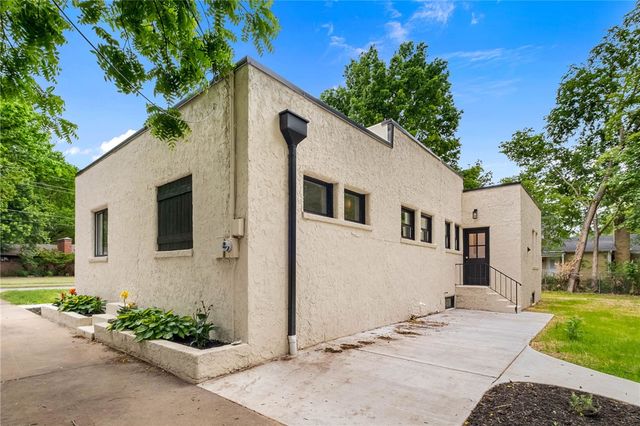 1400 W Emma Avenue, Springdale, AR 72764
