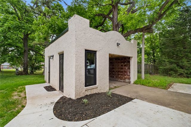 1400 W Emma Avenue, Springdale, AR 72764