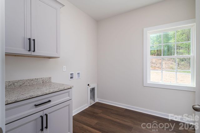 17 Tennyson Drive, Taylorsville, NC 28681