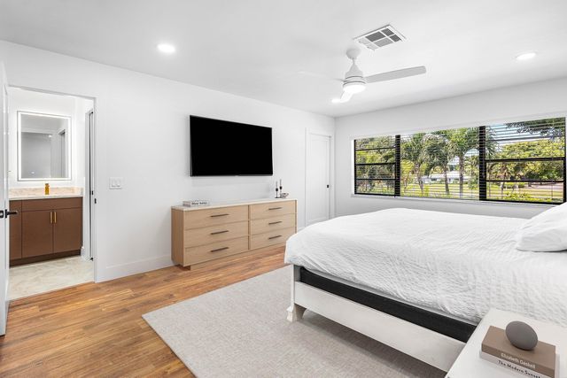 27 Stratford Ln Lane W C, Boynton Beach, FL 33436