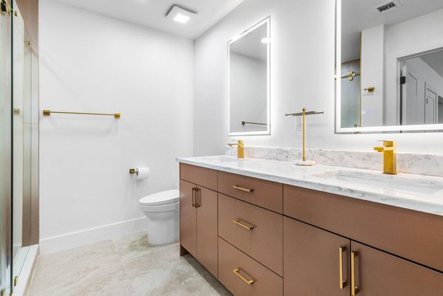 27 Stratford Ln Lane W C, Boynton Beach, FL 33436