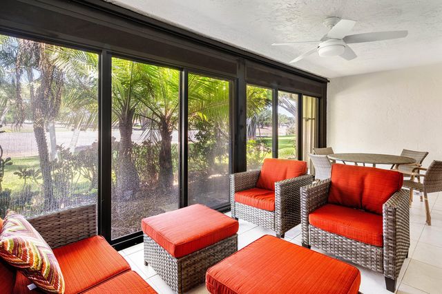 27 Stratford Ln Lane W C, Boynton Beach, FL 33436