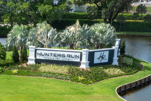 27 Stratford Ln Lane W C, Boynton Beach, FL 33436