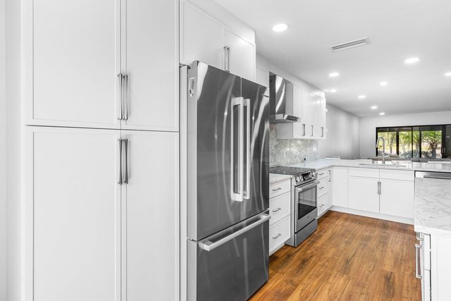 27 Stratford Ln Lane W C, Boynton Beach, FL 33436