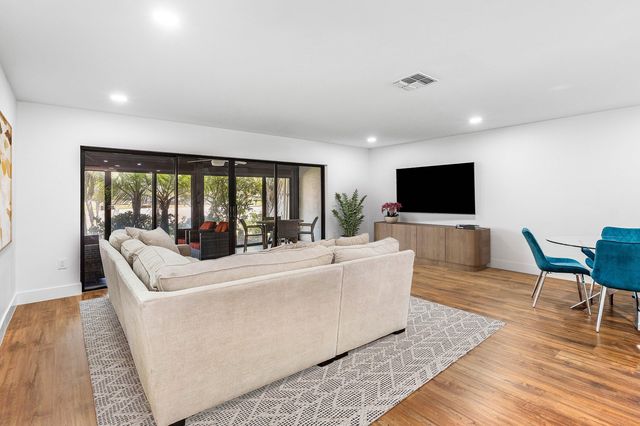 27 Stratford Ln Lane W C, Boynton Beach, FL 33436