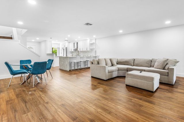 27 Stratford Ln Lane W C, Boynton Beach, FL 33436