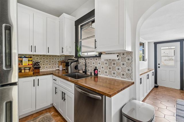 2835 18TH AVENUE N, St Petersburg, FL 33713