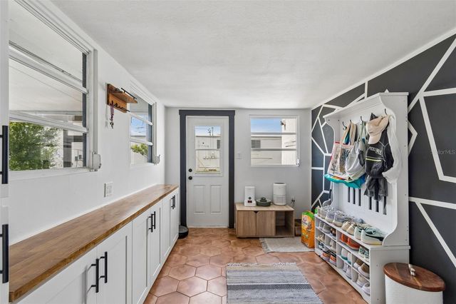 2835 18TH AVENUE N, St Petersburg, FL 33713