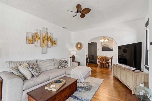 2835 18TH AVENUE N, St Petersburg, FL 33713