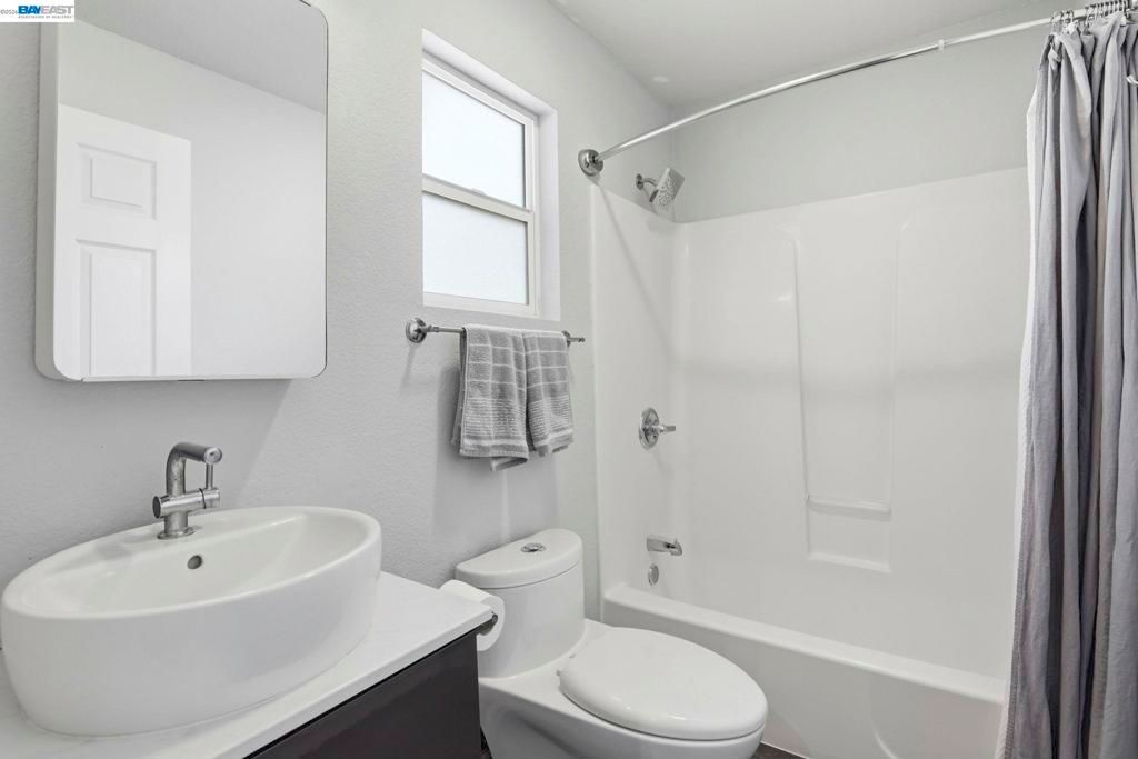 Image 18 of property listing at 4115 4115 Freeda Ct, Livermore, CA 94550