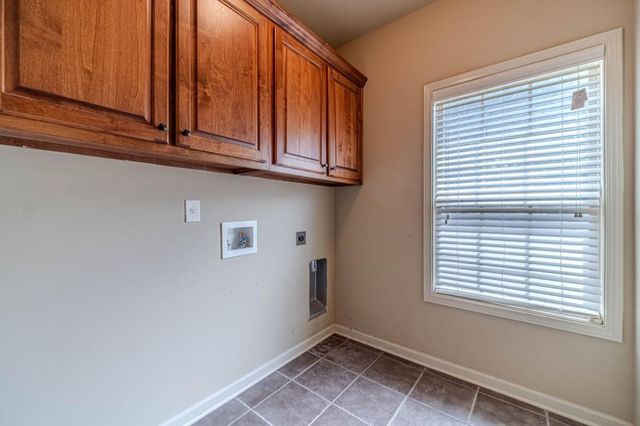 997 Spanish Moss Trail, Loganville, GA 30052