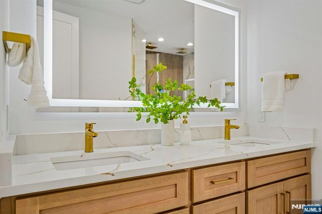 83 Falcon Road, Livingston, NJ 07039