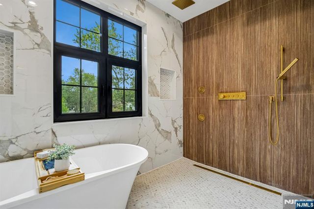 83 Falcon Road, Livingston, NJ 07039