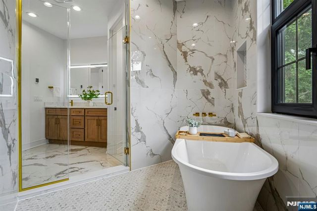 83 Falcon Road, Livingston, NJ 07039