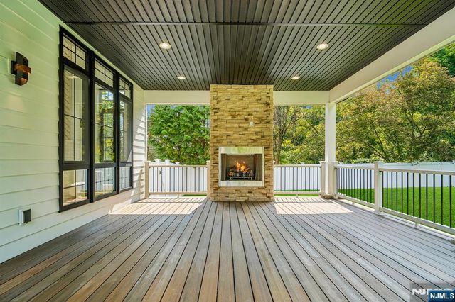 83 Falcon Road, Livingston, NJ 07039