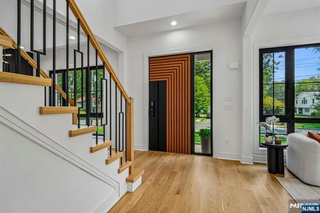 83 Falcon Road, Livingston, NJ 07039
