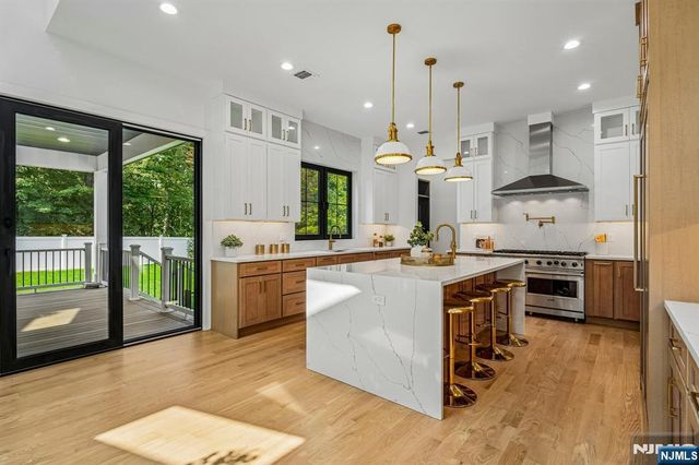 83 Falcon Road, Livingston, NJ 07039