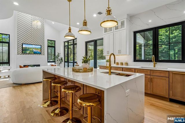 83 Falcon Road, Livingston, NJ 07039